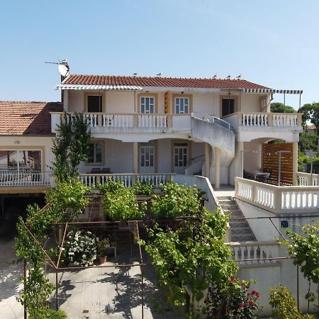 Rasin Apartments Pakostane Bagian luar foto