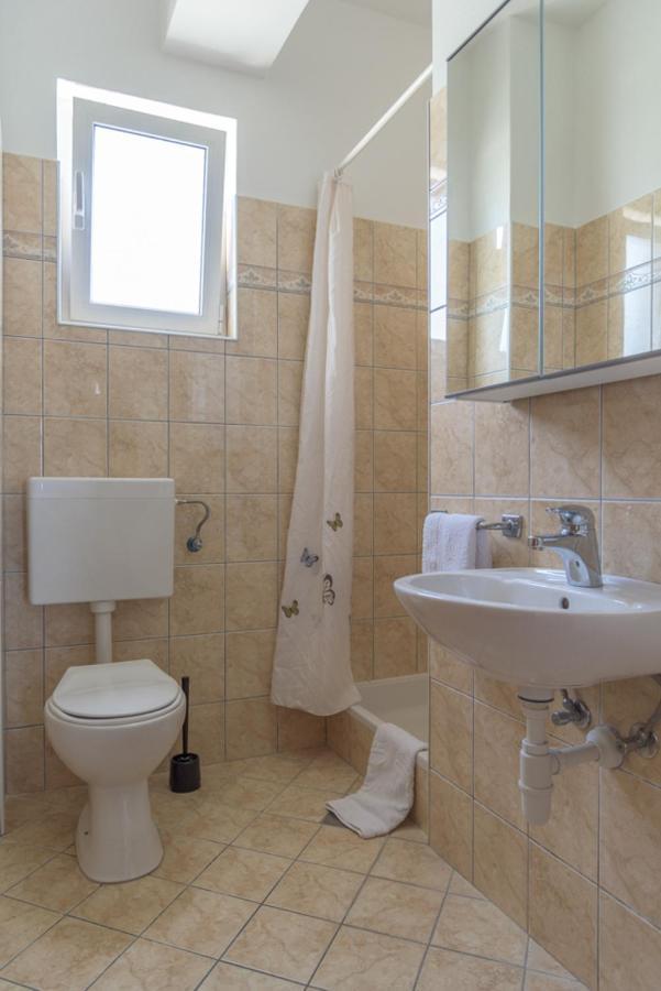 Rasin Apartments Pakostane Bagian luar foto