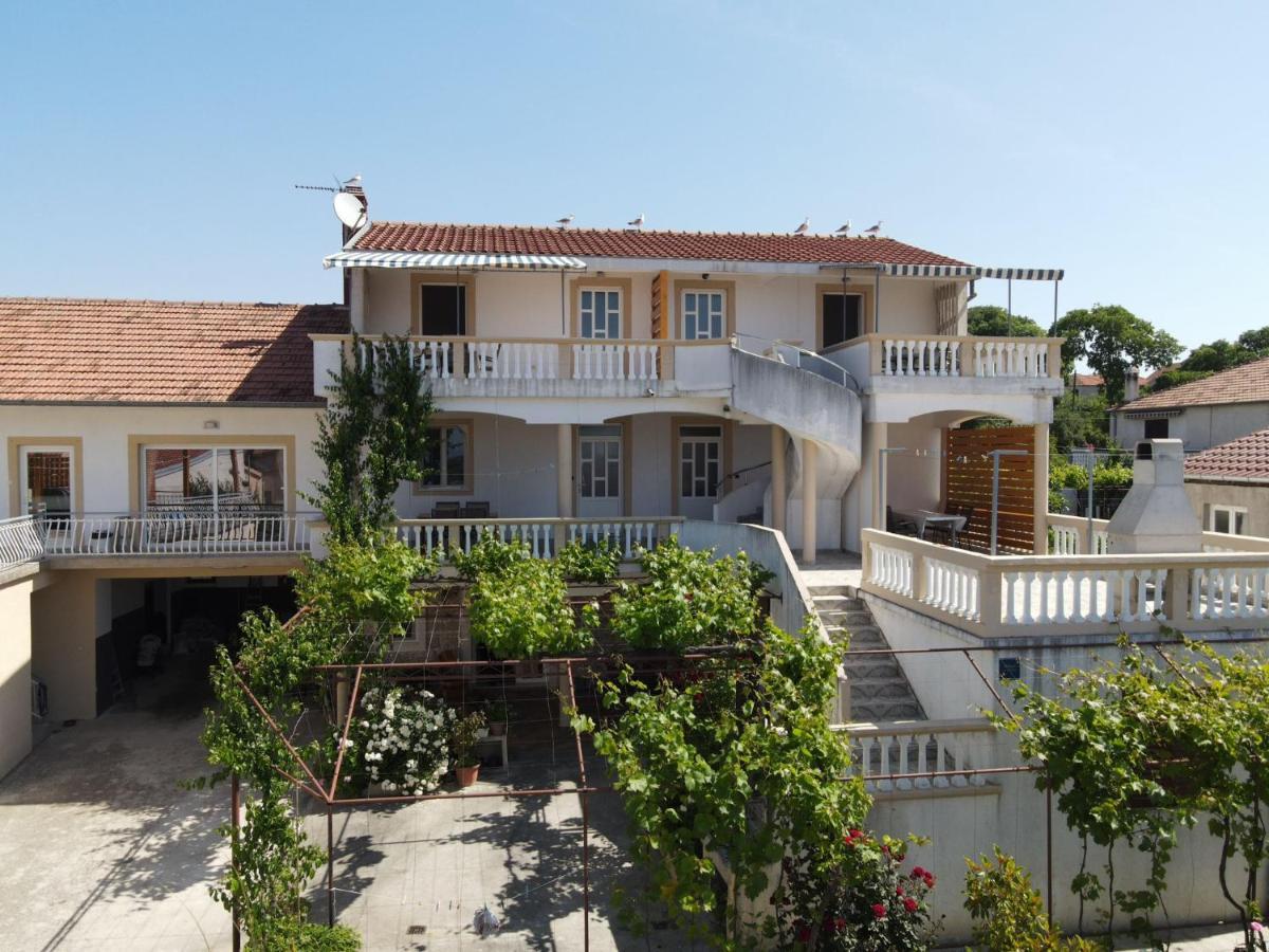 Rasin Apartments Pakostane Bagian luar foto