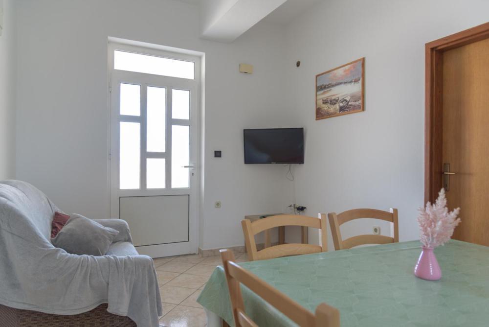 Rasin Apartments Pakostane Bagian luar foto