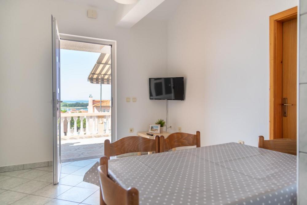 Rasin Apartments Pakostane Bagian luar foto