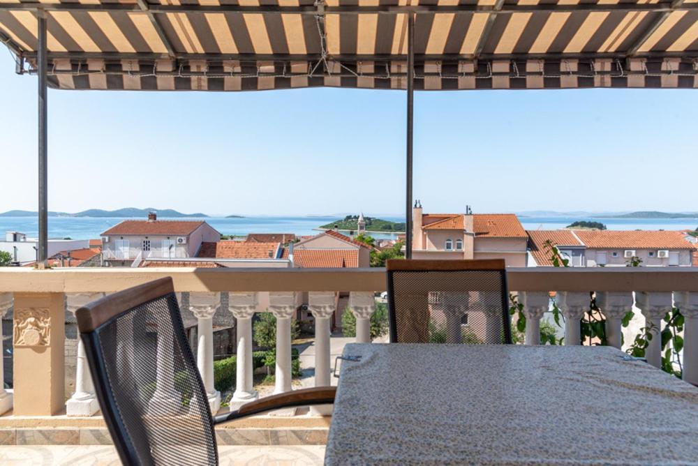 Rasin Apartments Pakostane Bagian luar foto