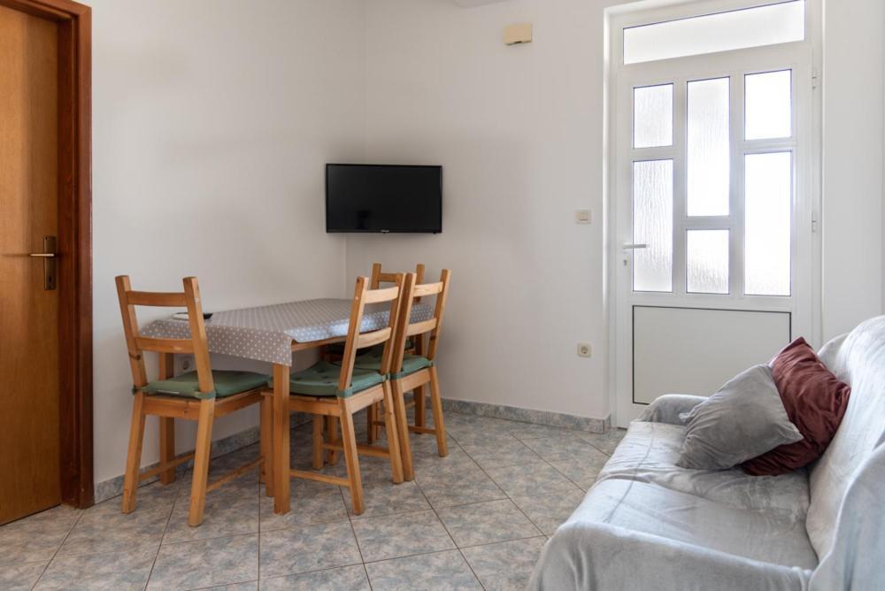 Rasin Apartments Pakostane Bagian luar foto